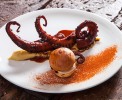 Kreation des Chefs - Polpo marinato con fave, vin cotto e Vin Cuètt <br>© Kulturtouristik (Hotel)