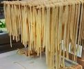 Selbstgemachte Pasta zum Trocknen aufgehängt <br>© Kulturtouristik (Hotel)