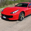 Mit einem Ferrari GTC4 Lusso über das Autodromo di Modena <br>© Kulturtouristik (Lieferant)