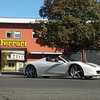 Ferrari 458 spider vor dem Ferrari-Werk bei Maranello <br>© Wikimedia Commons (SurfAst [CC-BY-SA-4.0])