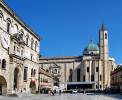 Ascoli Piceno - Chiesa San Francesco und Palazzo del Capitano del Popolo <br>© Wikimedia Commons (MarkusMark [CC-BY-SA-3.0])