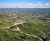 Blick von La Morra auf die Weinberge der Langhe <br>© Wikimedia Commons (Helge Høifødt [CC-BY-SA-3.0])