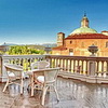 Terrasse Ihrer Residenz mit Blick auf die Basilica della Natività di Maria Santissima und die Alpen <br>© Kulturtouristik (Hotel)