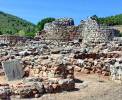 Nuraghe La Prisgiona, bronzezeitliche Ruinen in der Nähe <br>© Wikimedia Commons (trolvag [CC-BY-SA-3.0])