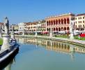 Padua - Prato della Valle mit umlaufendem Kanal <br>© Wikimedia Commons (Sakal33 [CC-BY-SA-3.0])