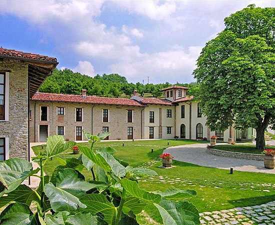 Relax und Weingenüsse in den Weinbergen der Langhe