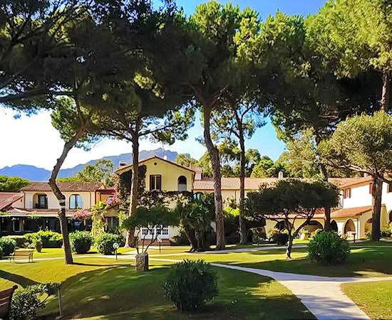 Exklusives Relais mit Meeresblick und Pinienduft im Süden Sardiniens